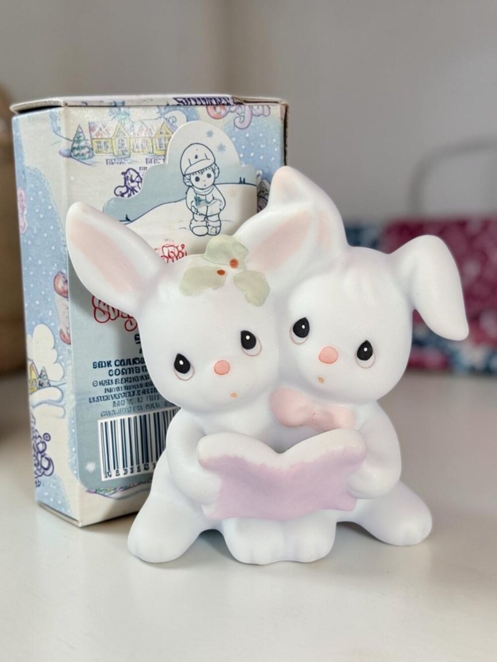 Precious Moments SUGAR TOWN Bunnies Carolling  Figurine  in box